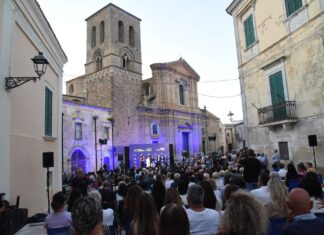 Grande successo a Irsina per l’anteprima de “Il Libro Possibile”: una Piazza Cattedrale gremita tra cultura, orgoglio e identità