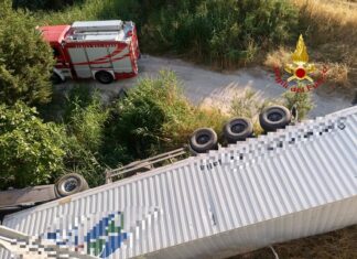 Incidente stradale sulla SS 7: perde la vita un autotrasportatore